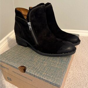 NIB Born Malta bootie distressed black size 9.5